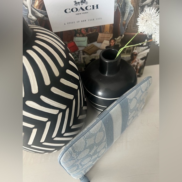 Dempsey Large Corner Zip Wristlet - Picture 4 of 9